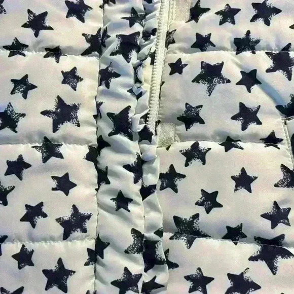 Lot of  Girls’ Tommy Hilfiger Puffer Vest and Tee size 3T- PRISTINE CONDITION - Picture 5 of 15